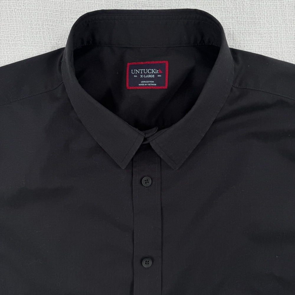 UNTUCKit Mens XL Black Modelo Beer Embroidered Short Sleeve Button Down Shirt‎